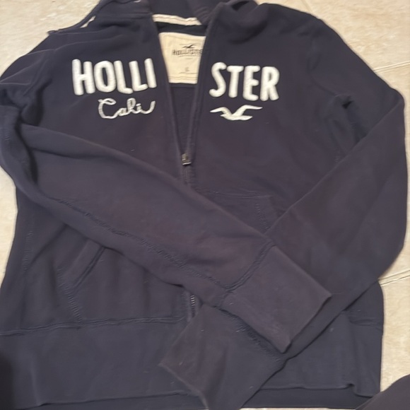 Hollister Hoodie in navy blue. Size large but fits smaller. - Picture 4 of 4